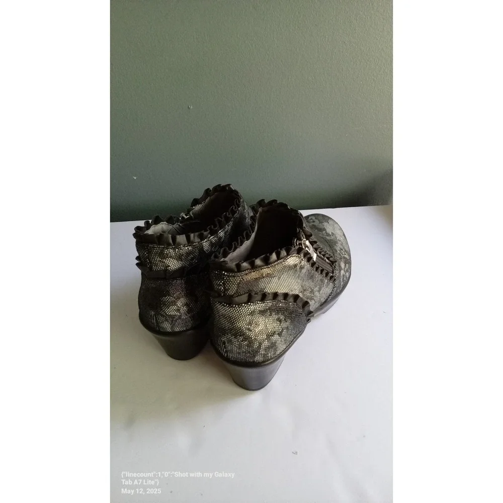 Ankle Boots Metallic Floral Ruffle‎ Trim Accents Block Heel